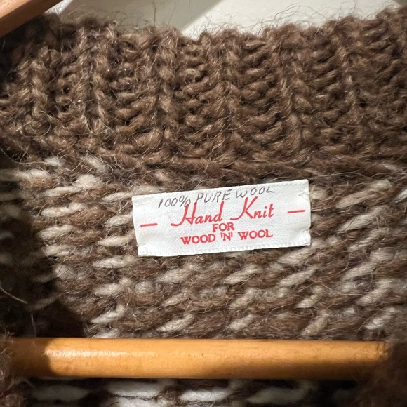 Hand-Knit Fair Isle 100% Wool sweater - Picture 3 of 6